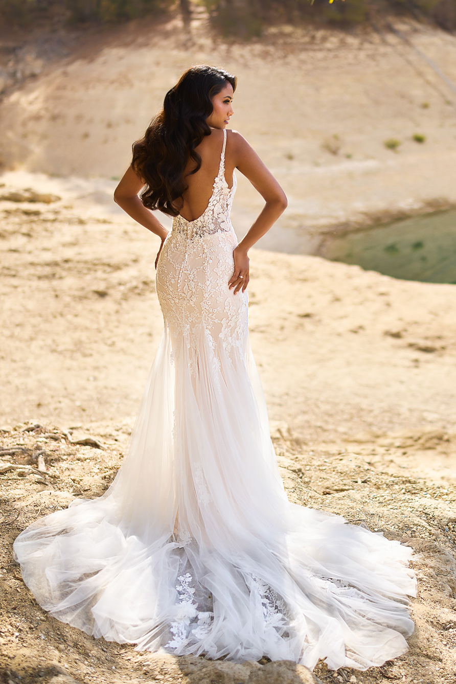 0178-pigal-boutique-atelier-bergamo-matrimonio-abiti-vestiti-sposa-sirena-strascico-lungo-pizzo-tulle-tres-chic-nuove-collezioni-pure-26518PU