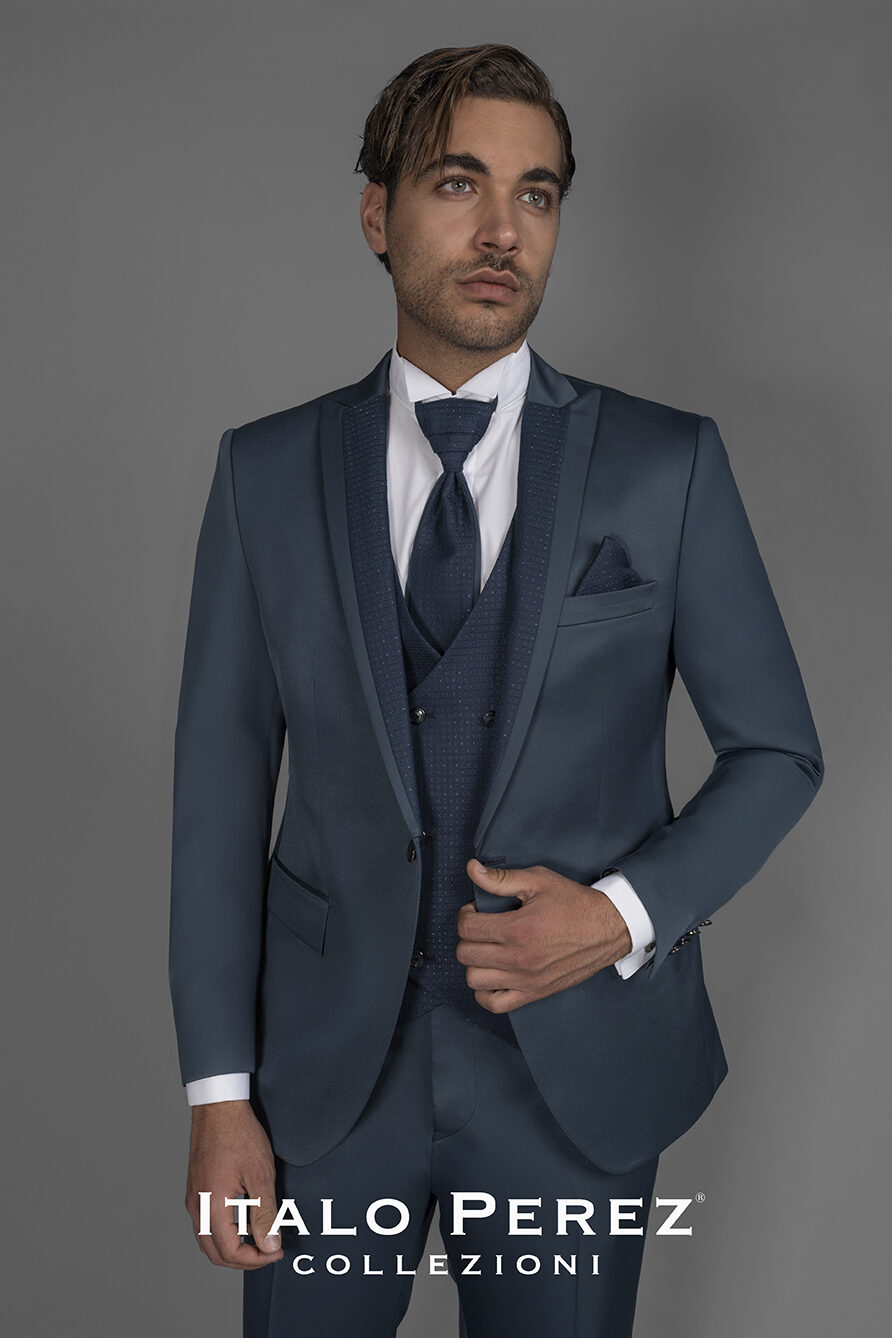 024-pigal-boutique-negozio-abiti-cerimonia-sposo-matrimonio-bergamo-vestiti-eleganti-verde-ottanio-gilet-italo-perez-IP2624C