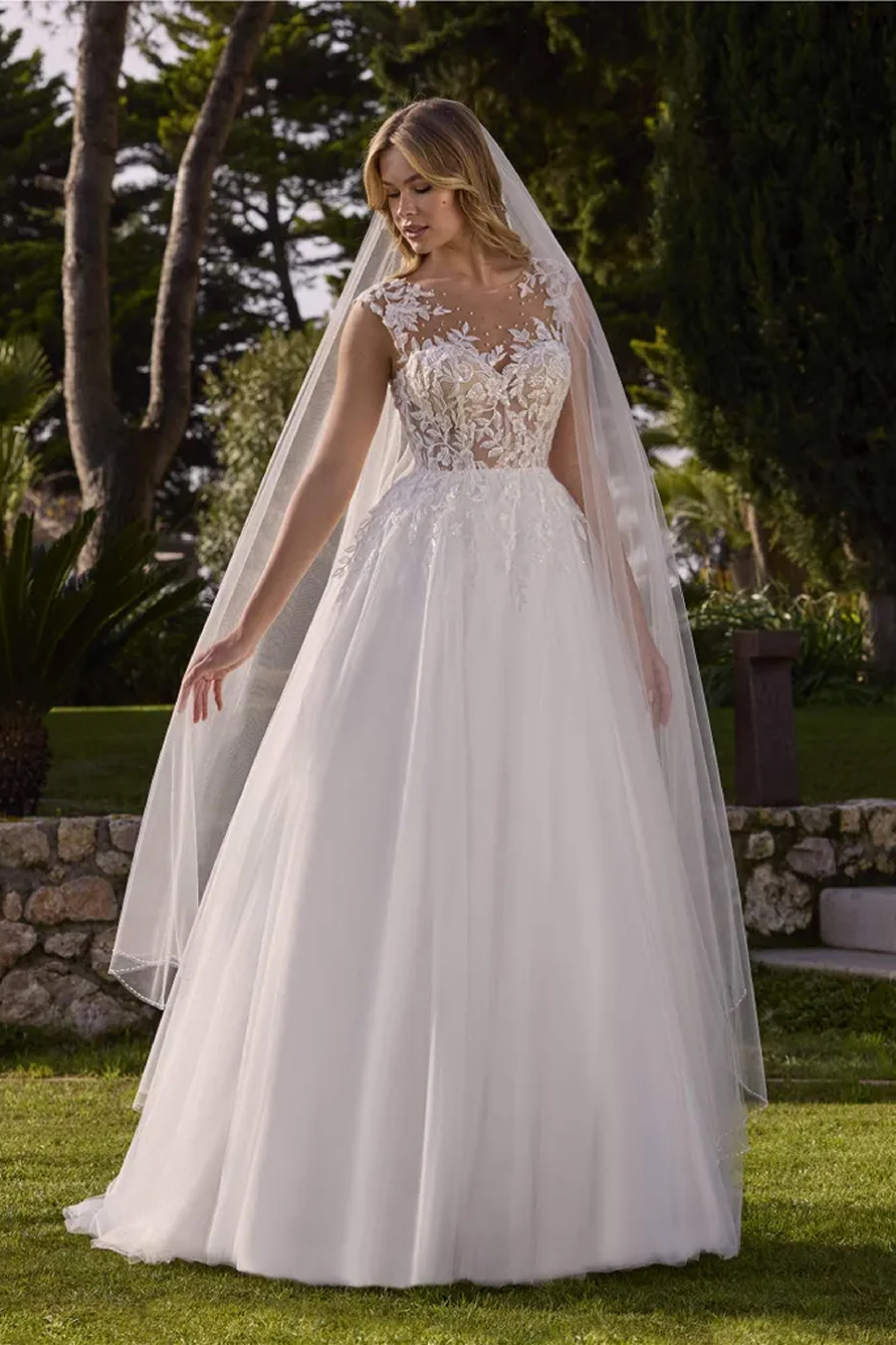 029-pigal-boutique-atelier-abiti-vestiti-sposa-matrimonio-pronovias-ladybird-romantico-ampio-corpetto-ricamato-scollatura-schiena-pizzo-demelza_b